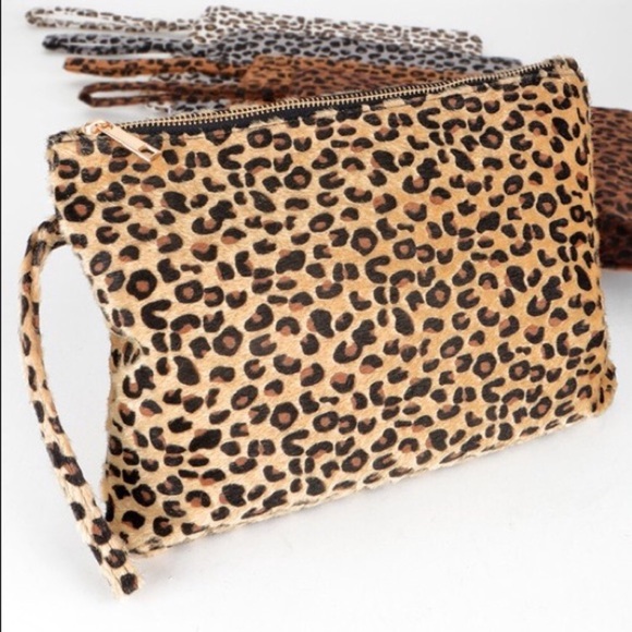 ❗️LAST❗️Leopard Print Clutch - Picture 2 of 2